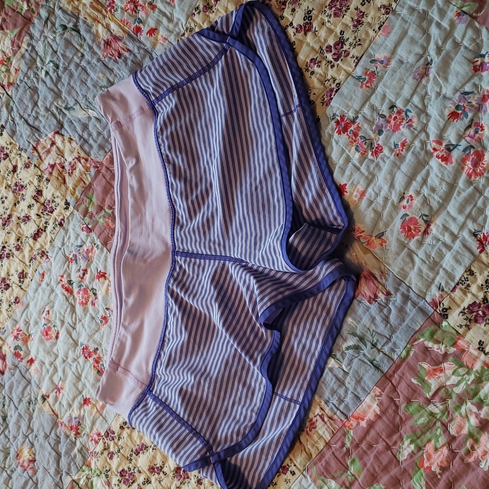 Lululemon Speeds Classic Stripe Iris Flower Pretty Purple size 8